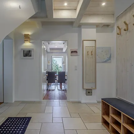 Nyaraló Emmas Hus Reetdachhaus Mit Sauna Und Garten