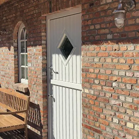 Nyaraló Emmas Hus Reetdachhaus Mit Sauna Und Garten *