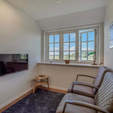 Emmas Hus Reetdachhaus Mit Sauna Und Garten Nyaraló Pellworm