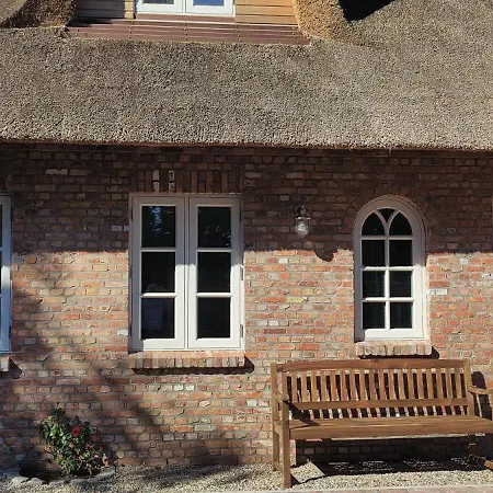 Nyaraló Emmas Hus Reetdachhaus Mit Sauna Und Garten