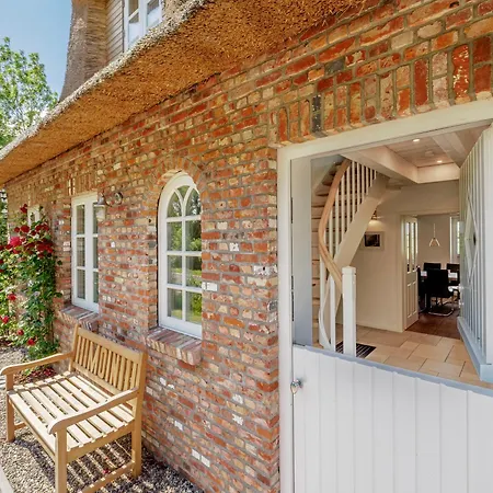 Nyaraló Emmas Hus Reetdachhaus Mit Sauna Und Garten Pellworm